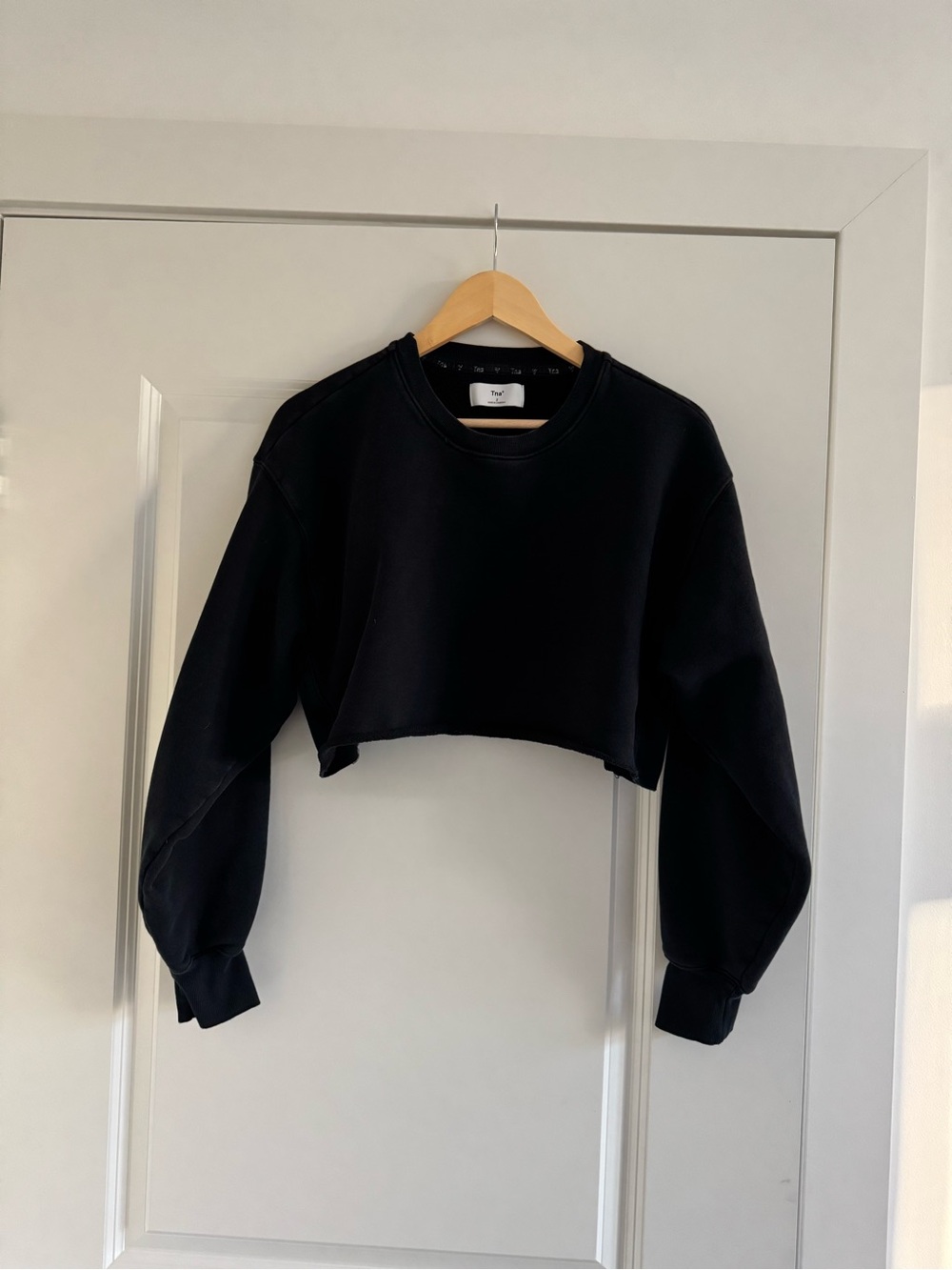 Aritzia TNA Cropped Black Women's Sweatshirt